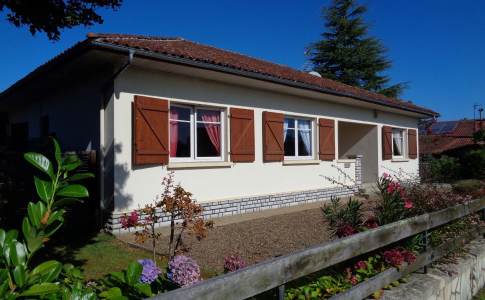 30mins to Atlantic Coast and 1hr45mins to Pyrenees Mountains